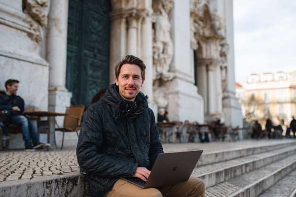 Lukas Schneider is a US–German crypto news writer who turned a college Bitcoin-mining hobby into a location-independent career.